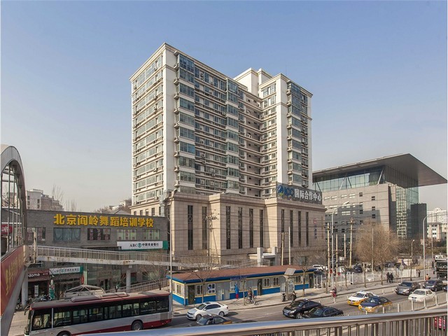 重庆流行小香风服装加工厂定制价格